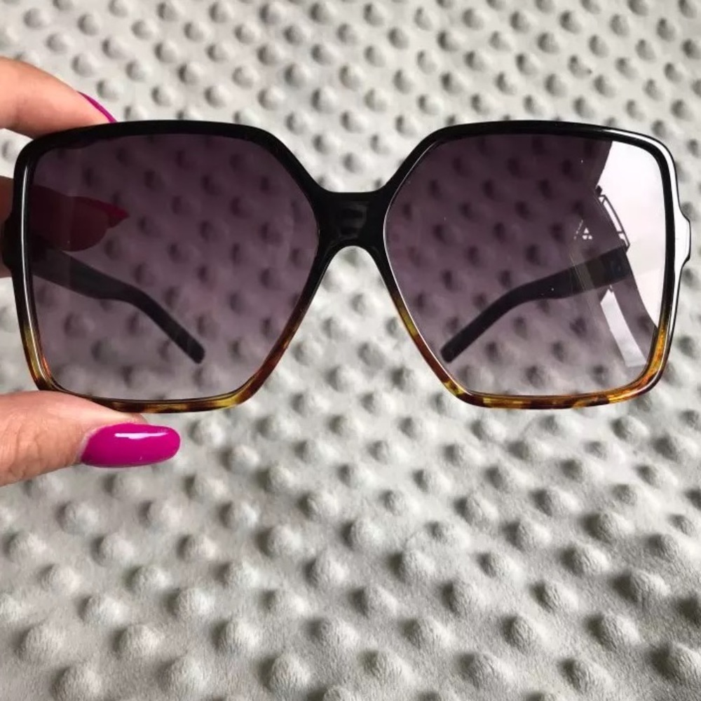 Oversized Black & Tortoise Sunglasses - Picture 3 of 3